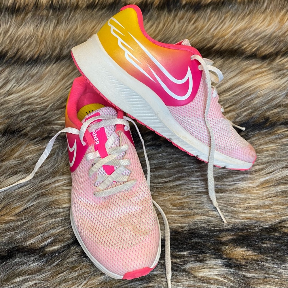 💖Nike sneakers (White/Pink and yellow)💖